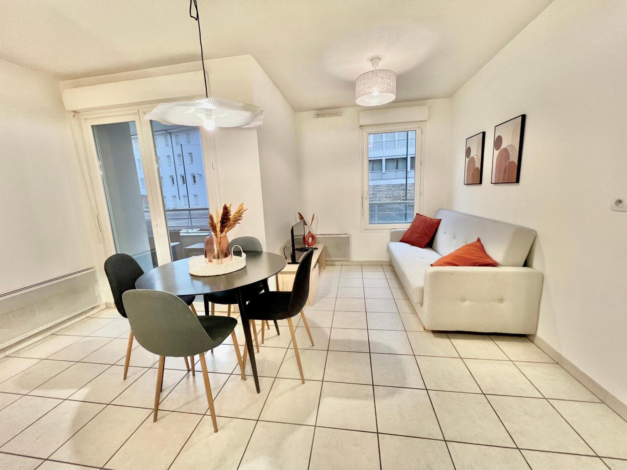 T2 Centre Ville, Balcon Apartment Bonneville